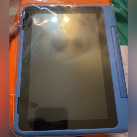 Amazon Fire HD 8 Kids Pro tablet, 8" HD ages 6–12, 32 GB Sky Blue New - Picture 3 of 3